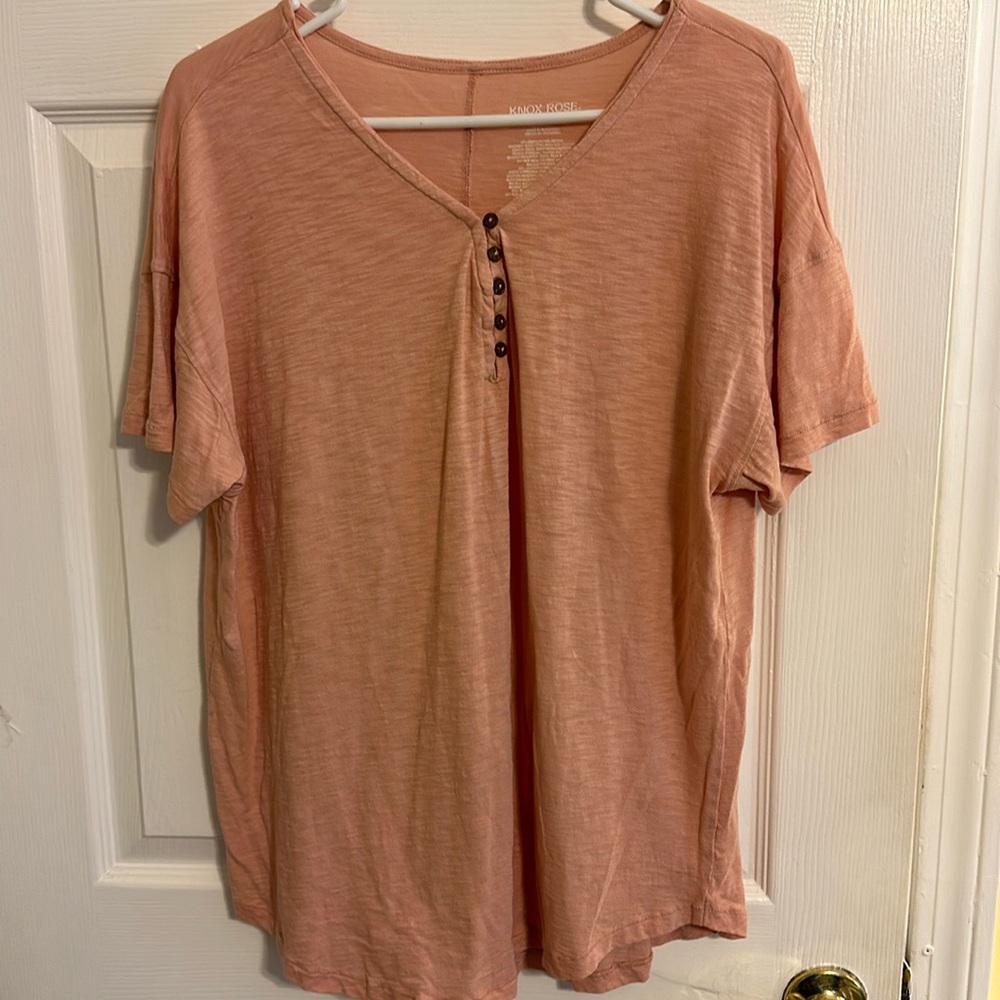 Knox Rose tee